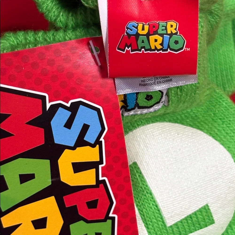 Nintendo Super Mario green Luigi gloves. NWT!